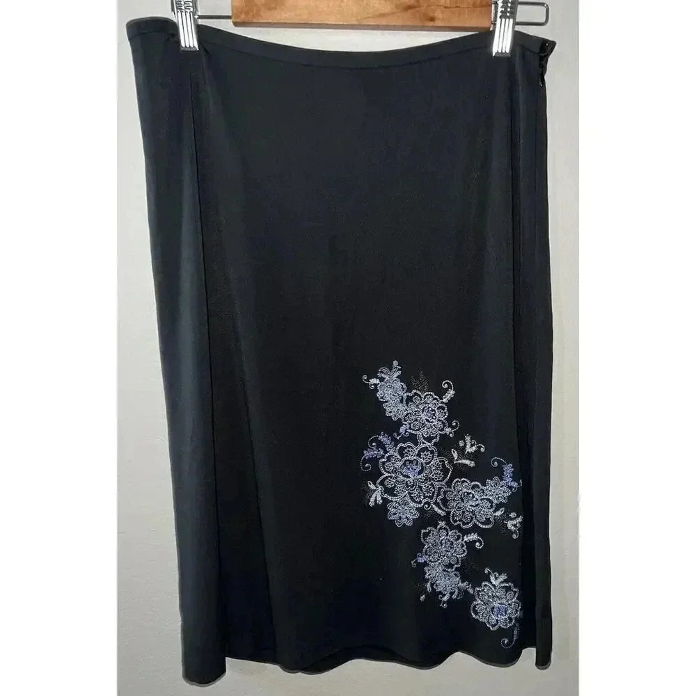 Ann Taylor Size 8‎ Skirt Embroidered Flowers Lined